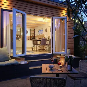 Apartment In - Tinyhouse 